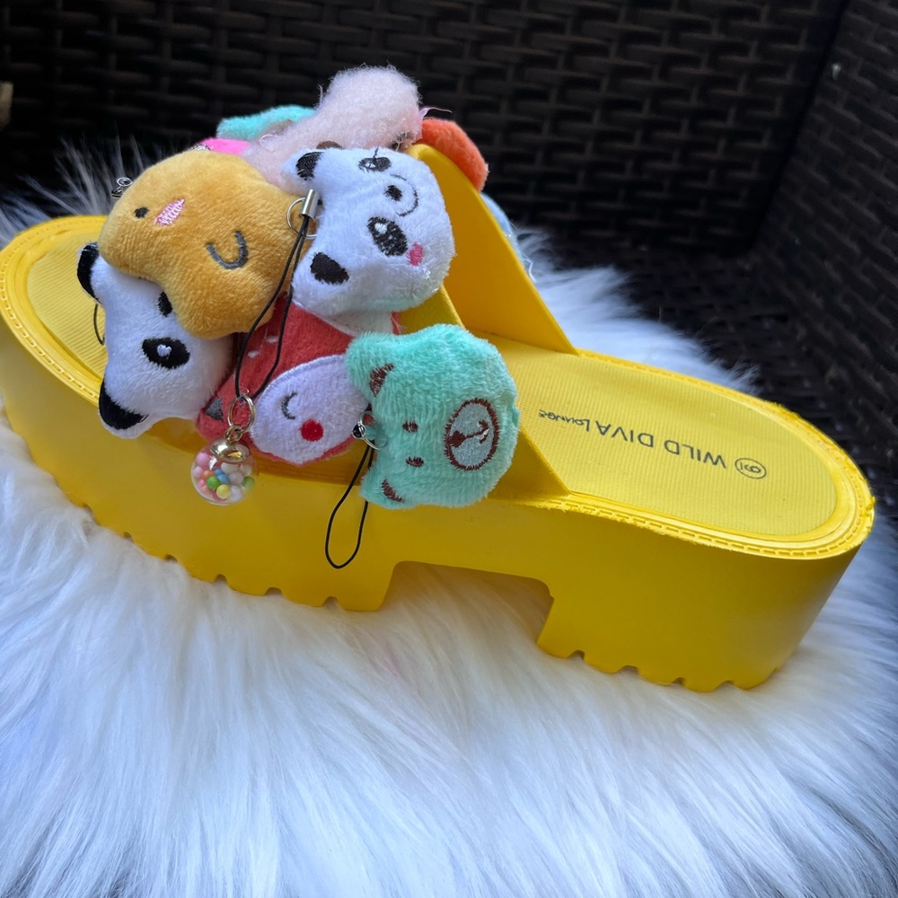 Wild Diva Yellow Platform Shoes Bold Style - Picture 5 of 6